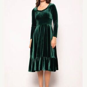 Ivy City Co Deep Green Velvet Long Sleeve Dress